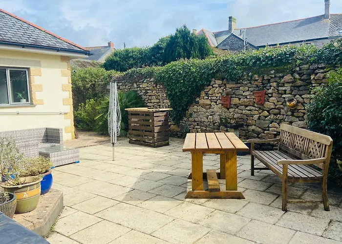 Tyluna Cornish Cabin